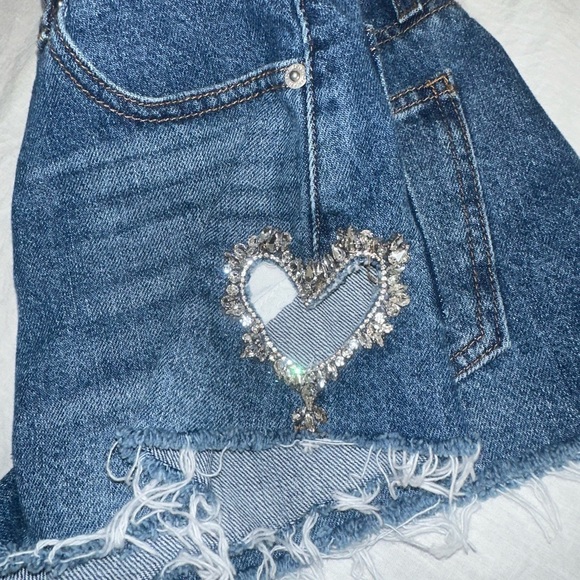 F21 heart rhinestone cut out denim shorts - Picture 4 of 4